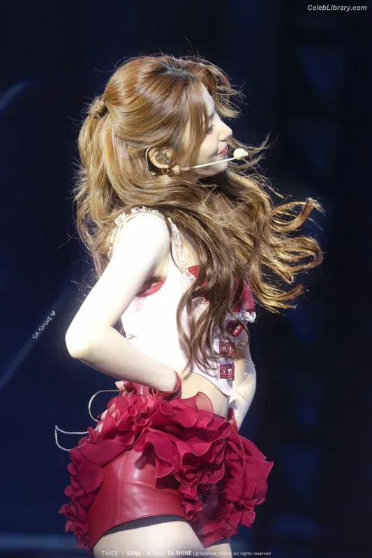 Minatozaki Sana (TWICE) photo 22 of 1069