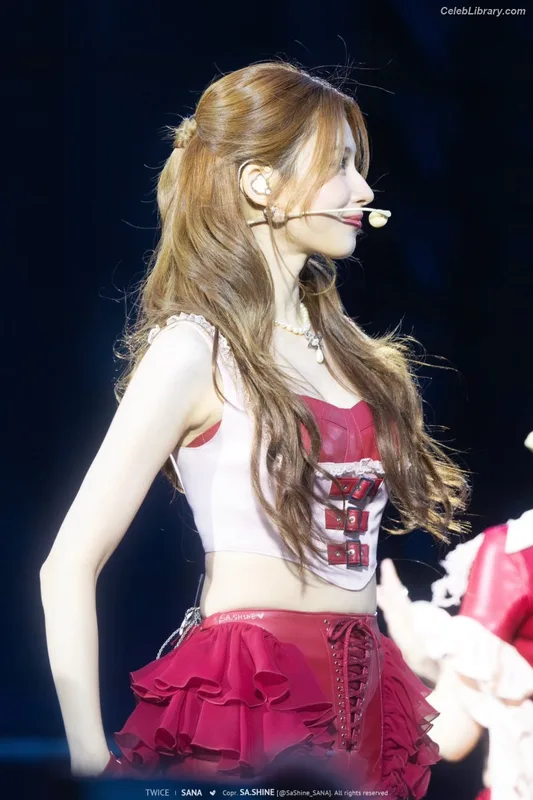 Minatozaki Sana (TWICE) photo 2 of 1069