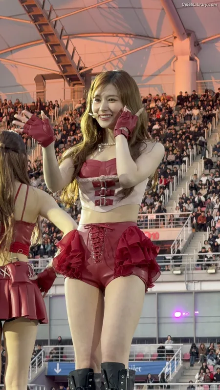 Minatozaki Sana (TWICE) photo 8 of 1069
