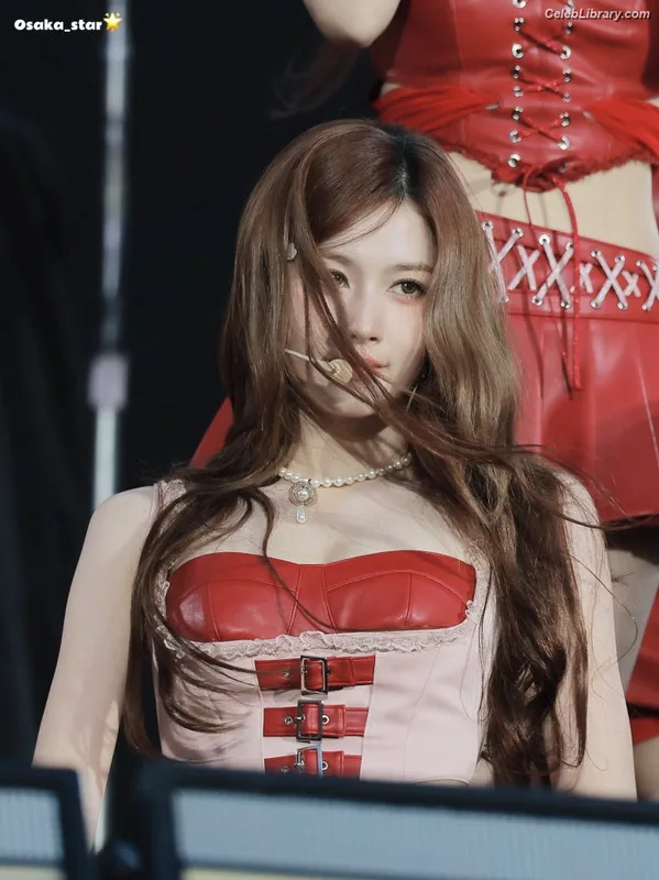 Minatozaki Sana (TWICE) photo 17 of 1069