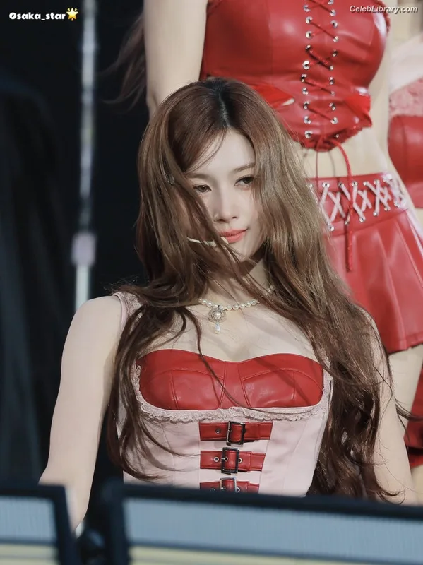 Minatozaki Sana (TWICE) photo 18 of 1069