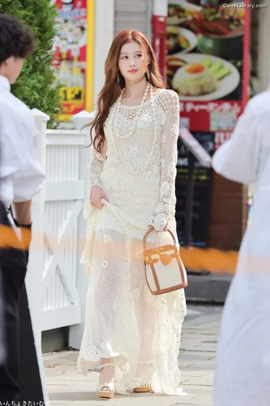 Minatozaki Sana (TWICE) photo 6 of 1069