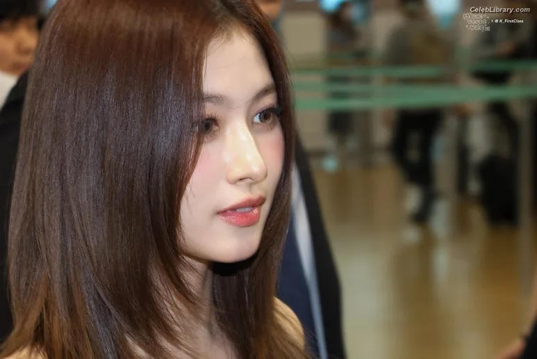 Minatozaki Sana (TWICE) photo 15 of 1069