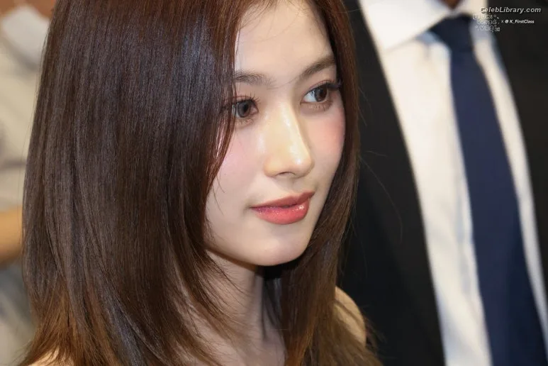 Minatozaki Sana (TWICE) photo 16 of 1069