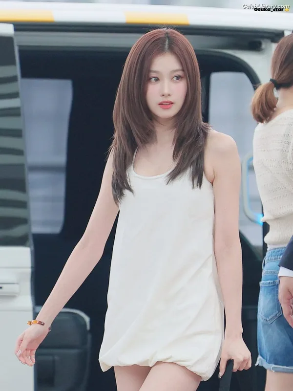 Minatozaki Sana (TWICE) photo 18 of 1069