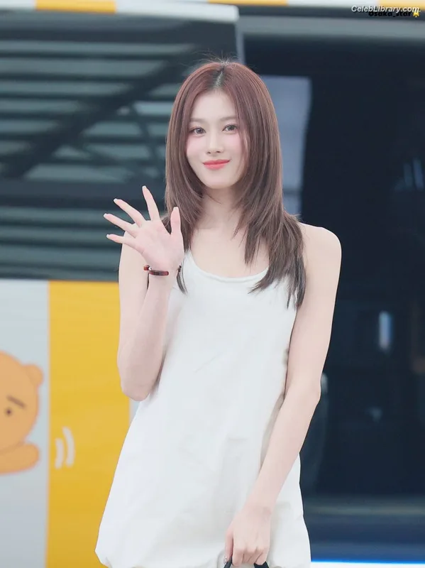 Minatozaki Sana (TWICE) photo 22 of 1069