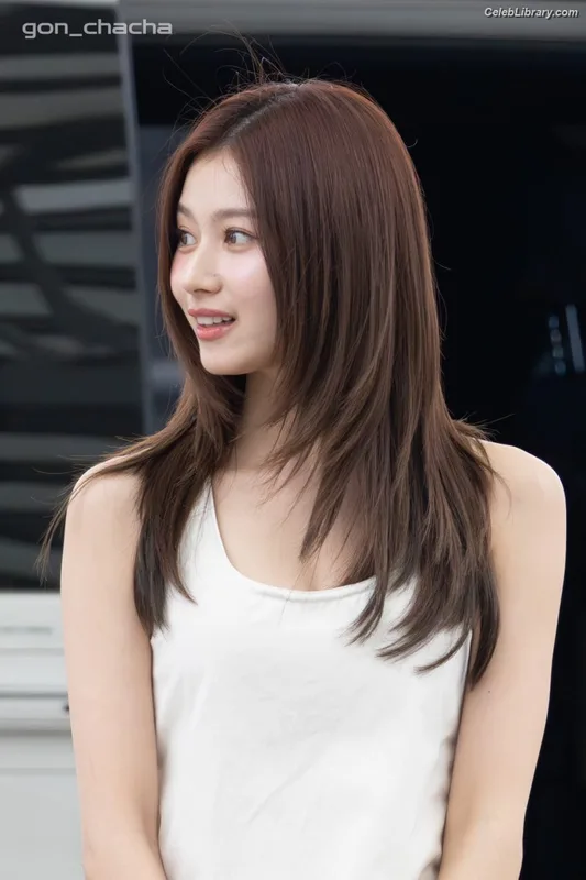 Minatozaki Sana (TWICE) photo 4 of 1069