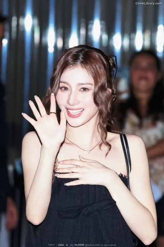 Minatozaki Sana (TWICE) photo 12 of 1069