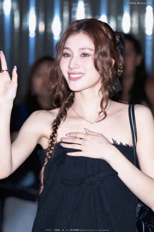 Minatozaki Sana (TWICE) photo 13 of 1069