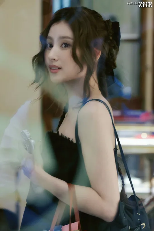 Minatozaki Sana (TWICE) photo 15 of 1069