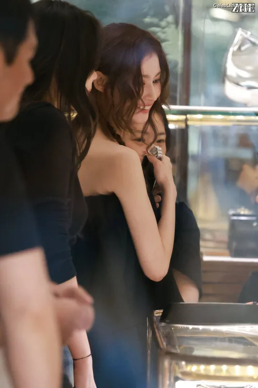 Minatozaki Sana (TWICE) photo 16 of 1069