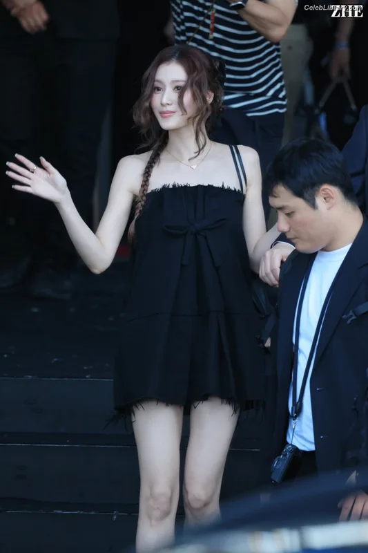 Minatozaki Sana (TWICE) photo 19 of 1069