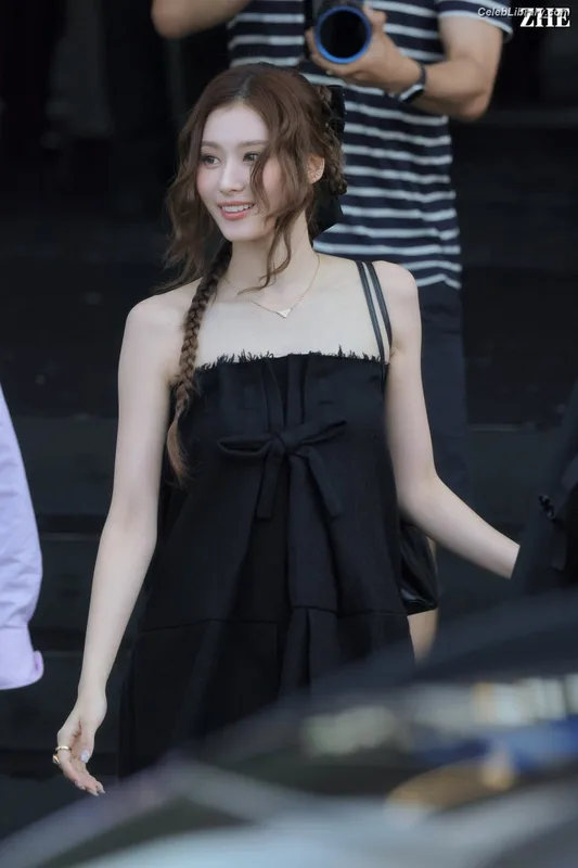 Minatozaki Sana (TWICE) photo 20 of 1069