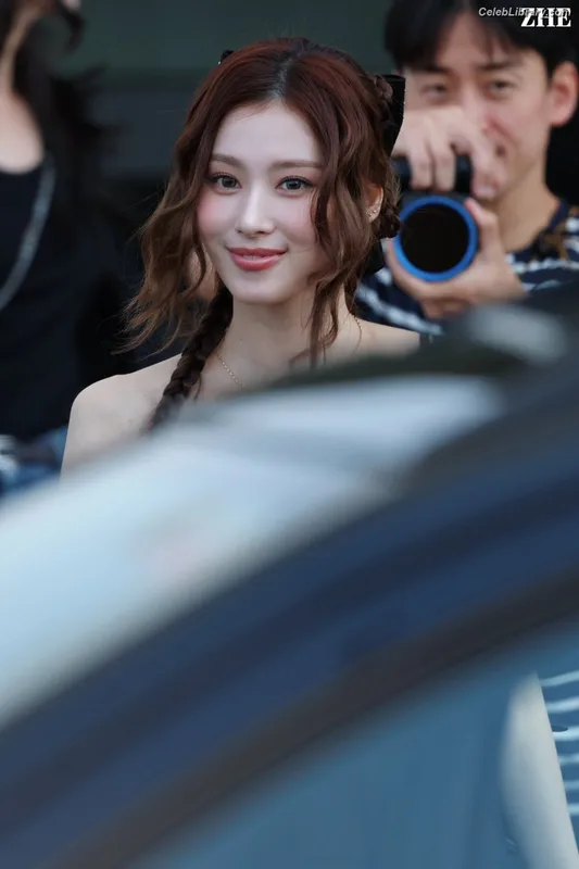 Minatozaki Sana (TWICE) photo 21 of 1069