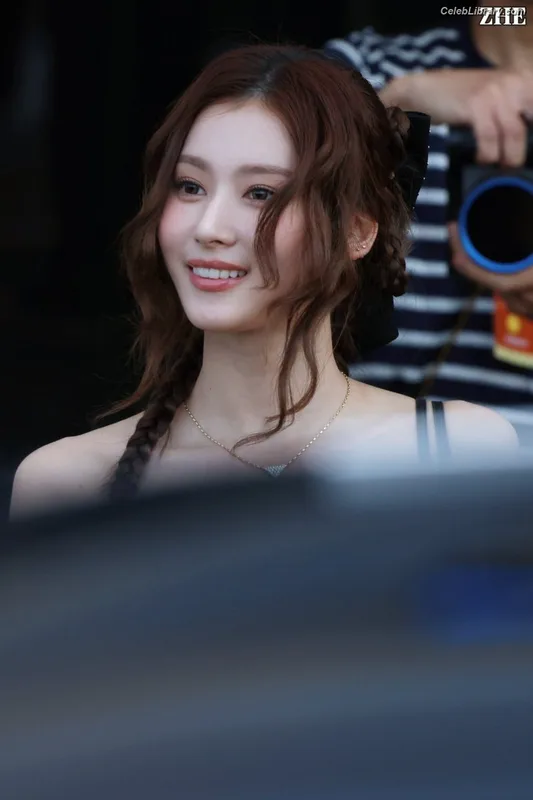 Minatozaki Sana (TWICE) photo 23 of 1069