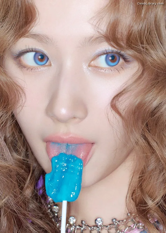Minatozaki Sana (TWICE) photo 7 of 1069
