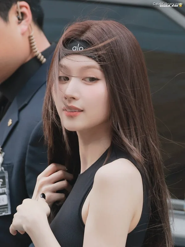 Minatozaki Sana (TWICE) photo 13 of 1069