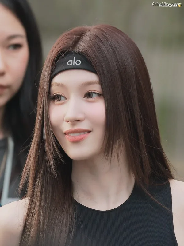 Minatozaki Sana (TWICE) photo 14 of 1069