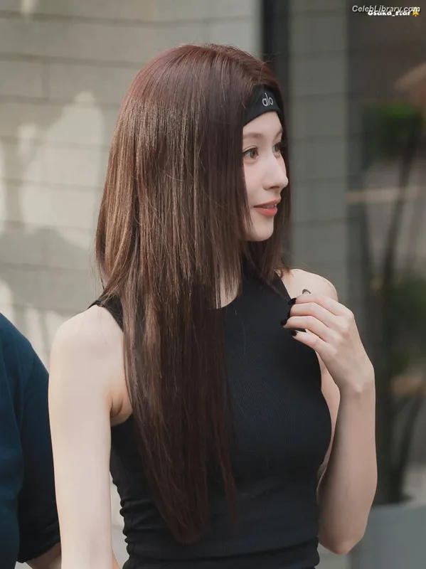 Minatozaki Sana (TWICE) photo 15 of 1069