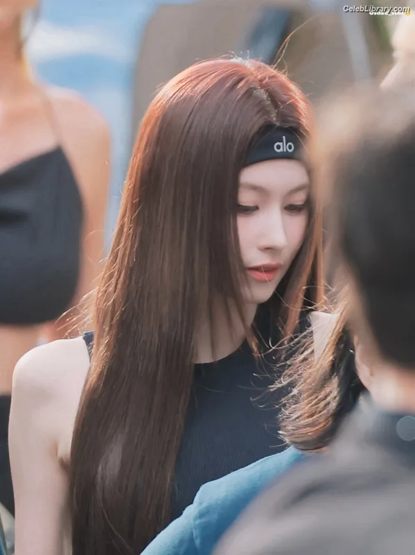Minatozaki Sana (TWICE) photo 18 of 1069