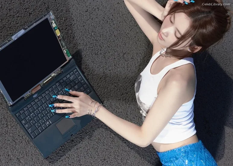 Minatozaki Sana (TWICE) photo 23 of 1069