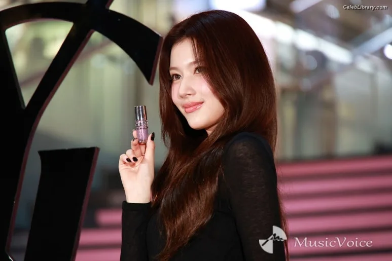 Minatozaki Sana (TWICE) photo 4 of 1069