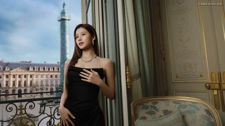 Minatozaki Sana (TWICE) photo 12 of 1069