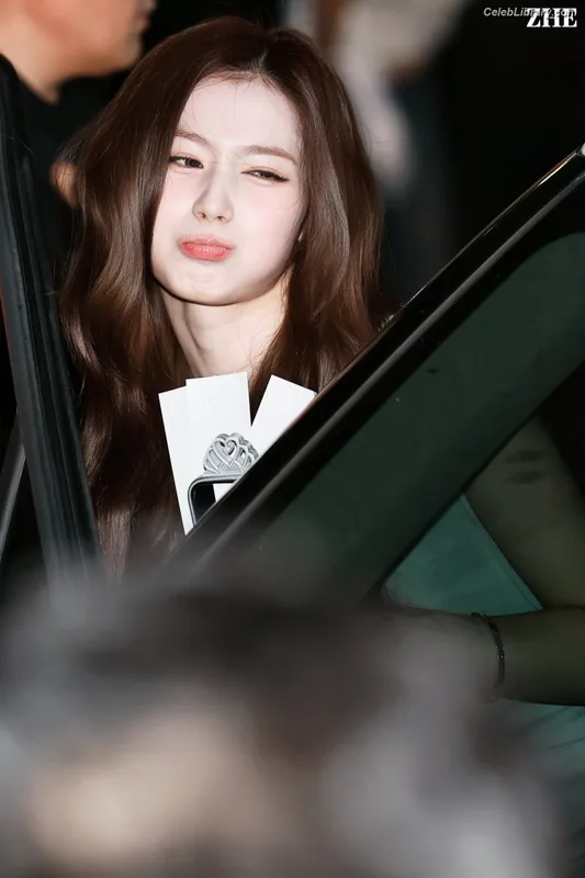 Minatozaki Sana (TWICE) photo 21 of 1069