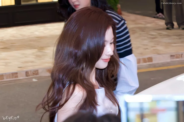Minatozaki Sana (TWICE) photo 24 of 1069