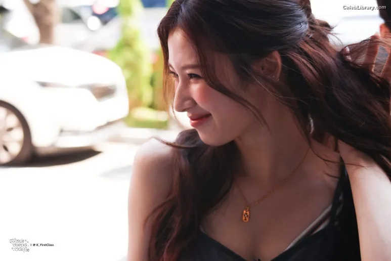 Minatozaki Sana (TWICE) photo 5 of 1069