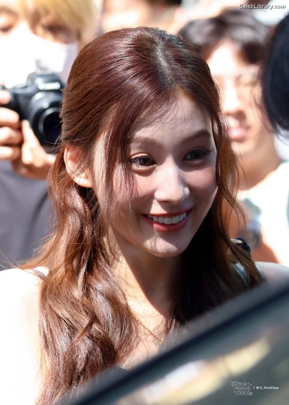 Minatozaki Sana (TWICE) photo 6 of 1069