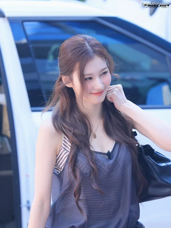 Minatozaki Sana (TWICE) photo 8 of 1069