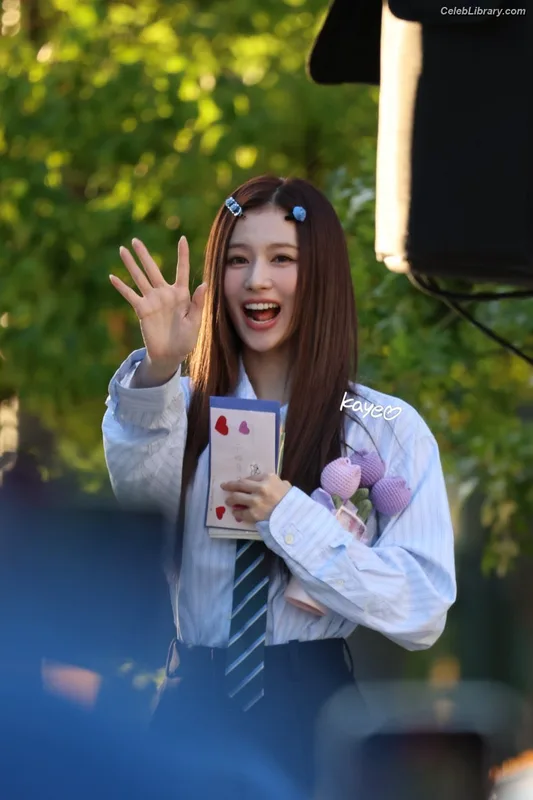 Minatozaki Sana (TWICE) photo 15 of 1069
