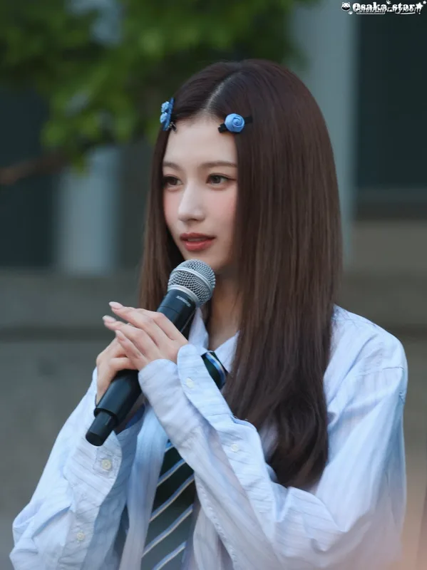 Minatozaki Sana (TWICE) photo 17 of 1069