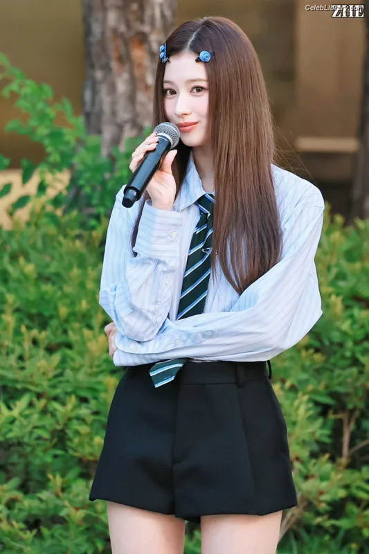 Minatozaki Sana (TWICE) photo 18 of 1069