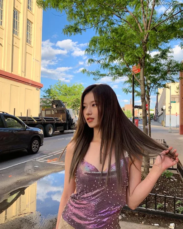 Minatozaki Sana (TWICE) photo 13 of 1069