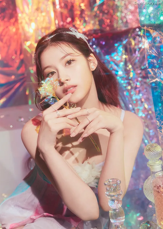 Minatozaki Sana (TWICE) photo 16 of 1069