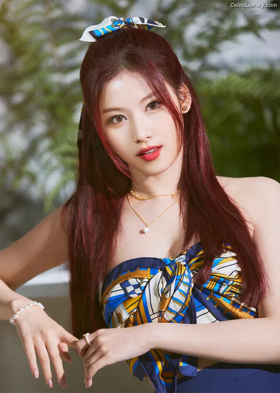 Minatozaki Sana (TWICE) photo 17 of 1069