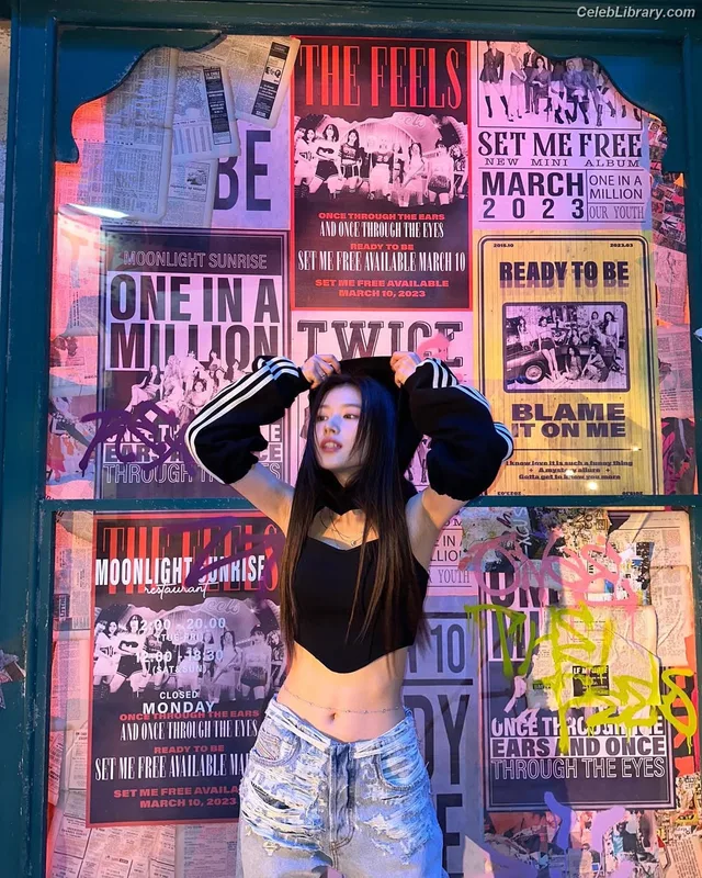 Minatozaki Sana (TWICE) photo 18 of 1069