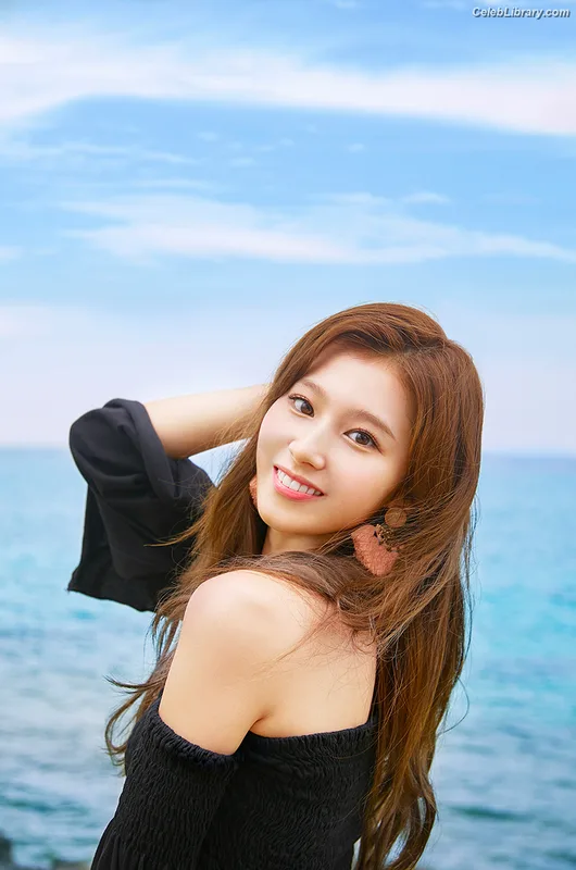 Minatozaki Sana (TWICE) photo 22 of 1069
