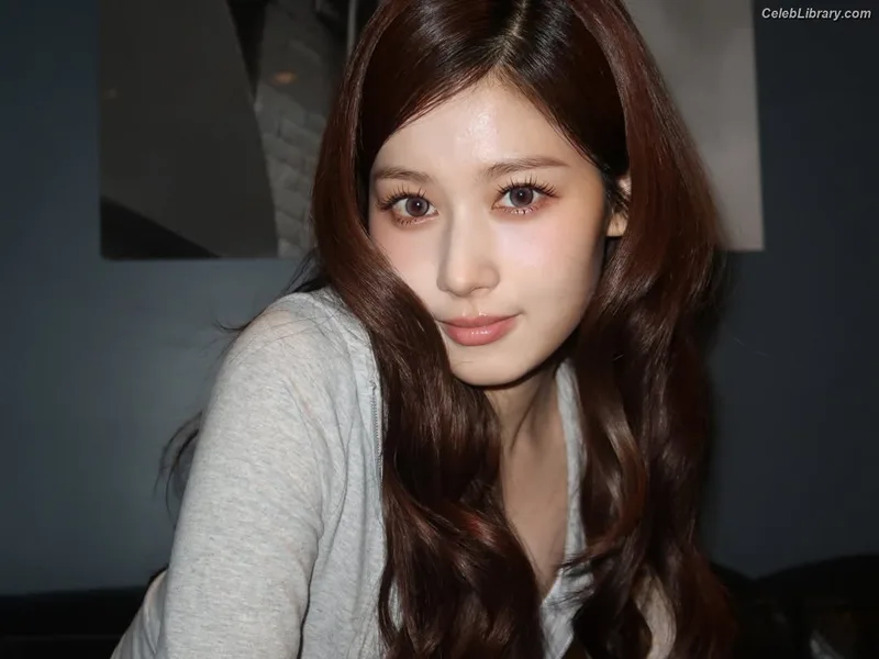 Minatozaki Sana (TWICE) photo 23 of 1069