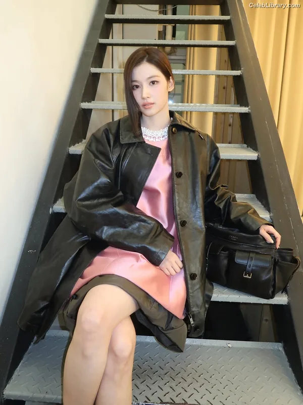 Minatozaki Sana (TWICE) photo 3 of 1069
