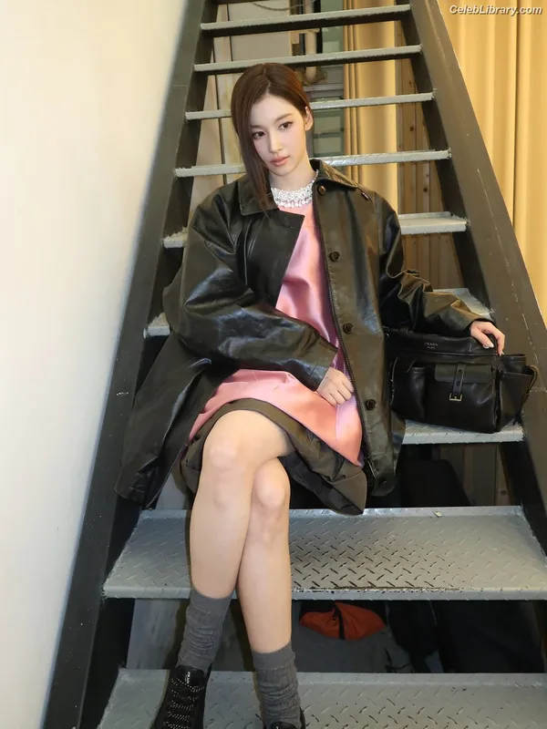 Minatozaki Sana (TWICE) photo 4 of 1069