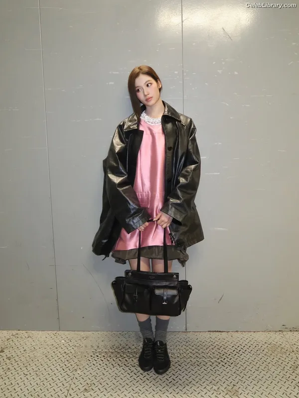 Minatozaki Sana (TWICE) photo 5 of 1069