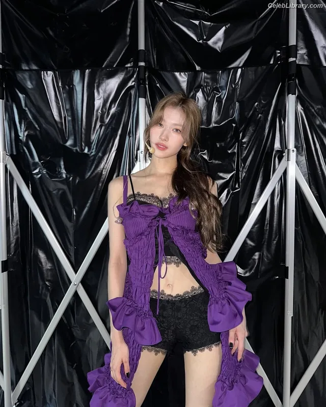 Minatozaki Sana (TWICE) photo 14 of 1069
