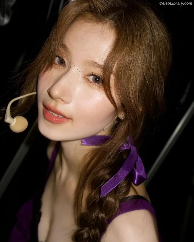 Minatozaki Sana (TWICE) photo 15 of 1069