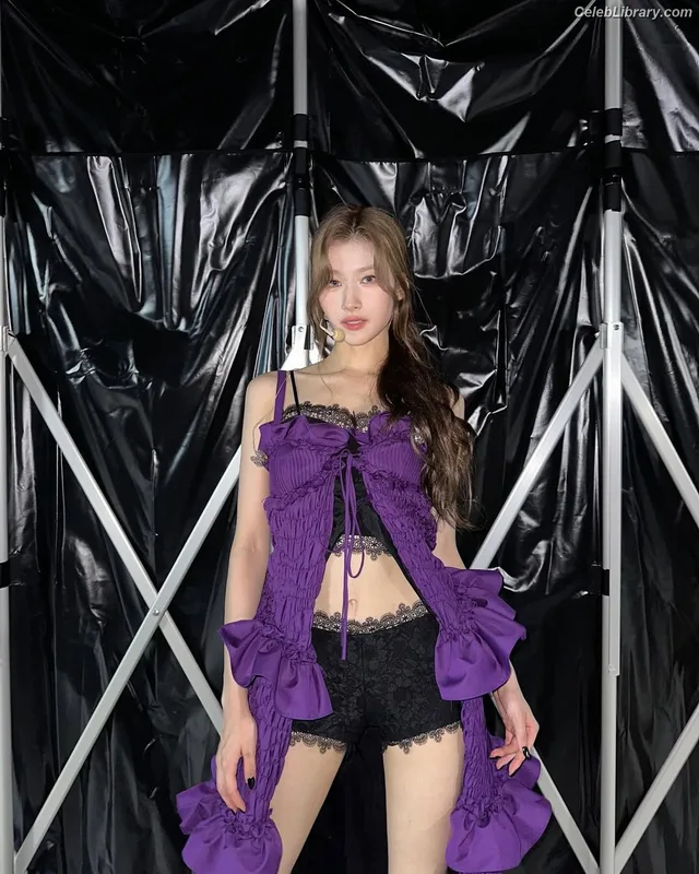 Minatozaki Sana (TWICE) photo 16 of 1069