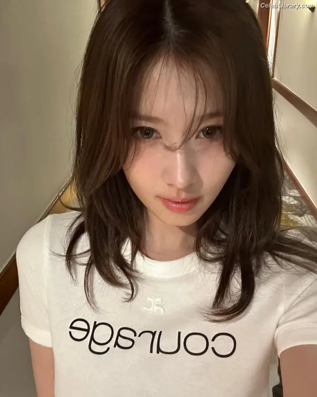 Minatozaki Sana (TWICE) photo 18 of 1069