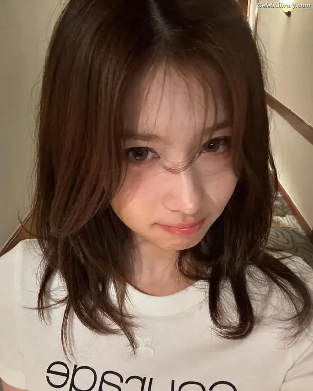 Minatozaki Sana (TWICE) photo 19 of 1069