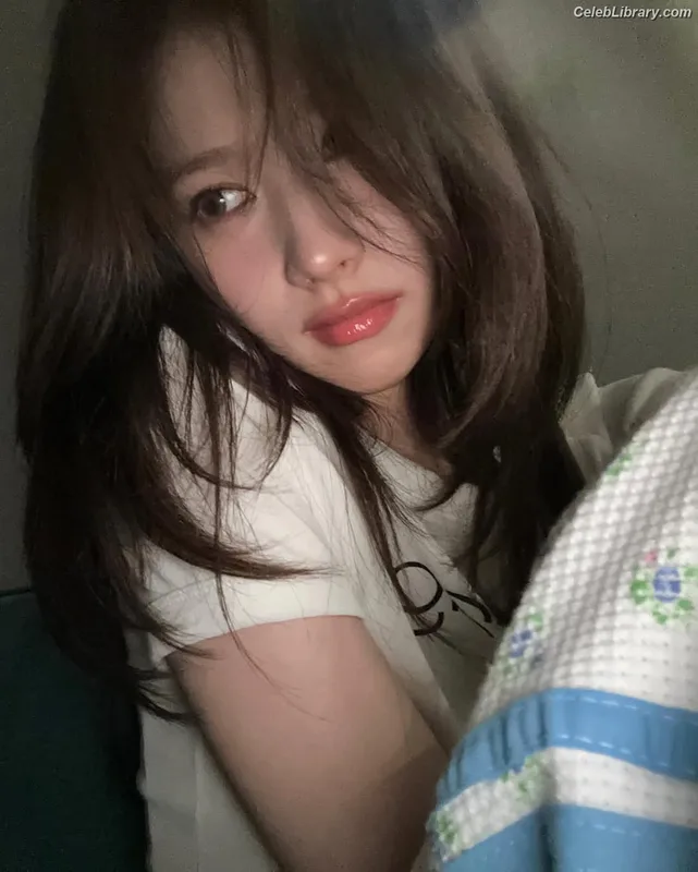 Minatozaki Sana (TWICE) photo 21 of 1069